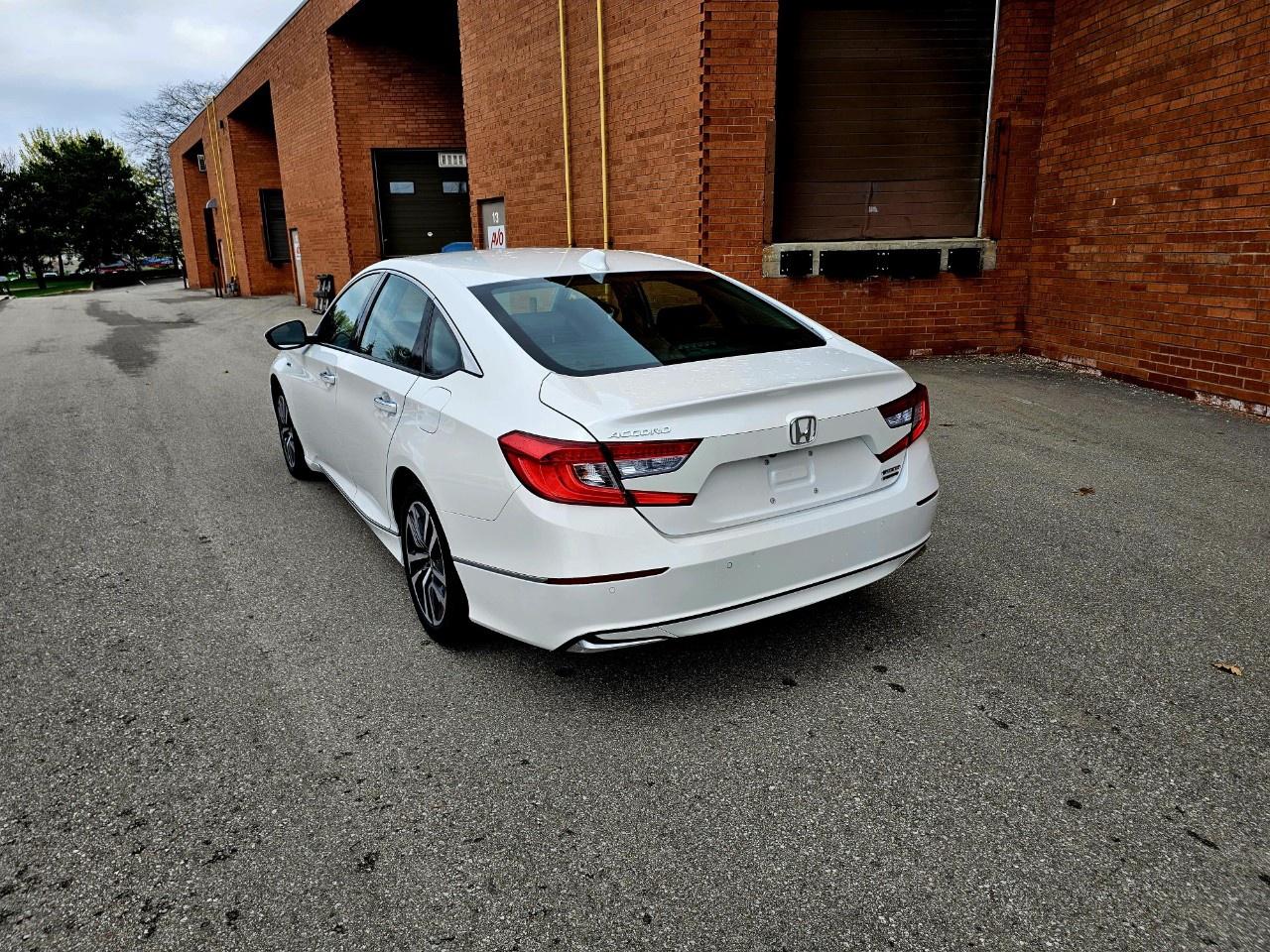 2019 Honda Accord Hybrid Touring CVT Hybrid Sedan - Photo #4