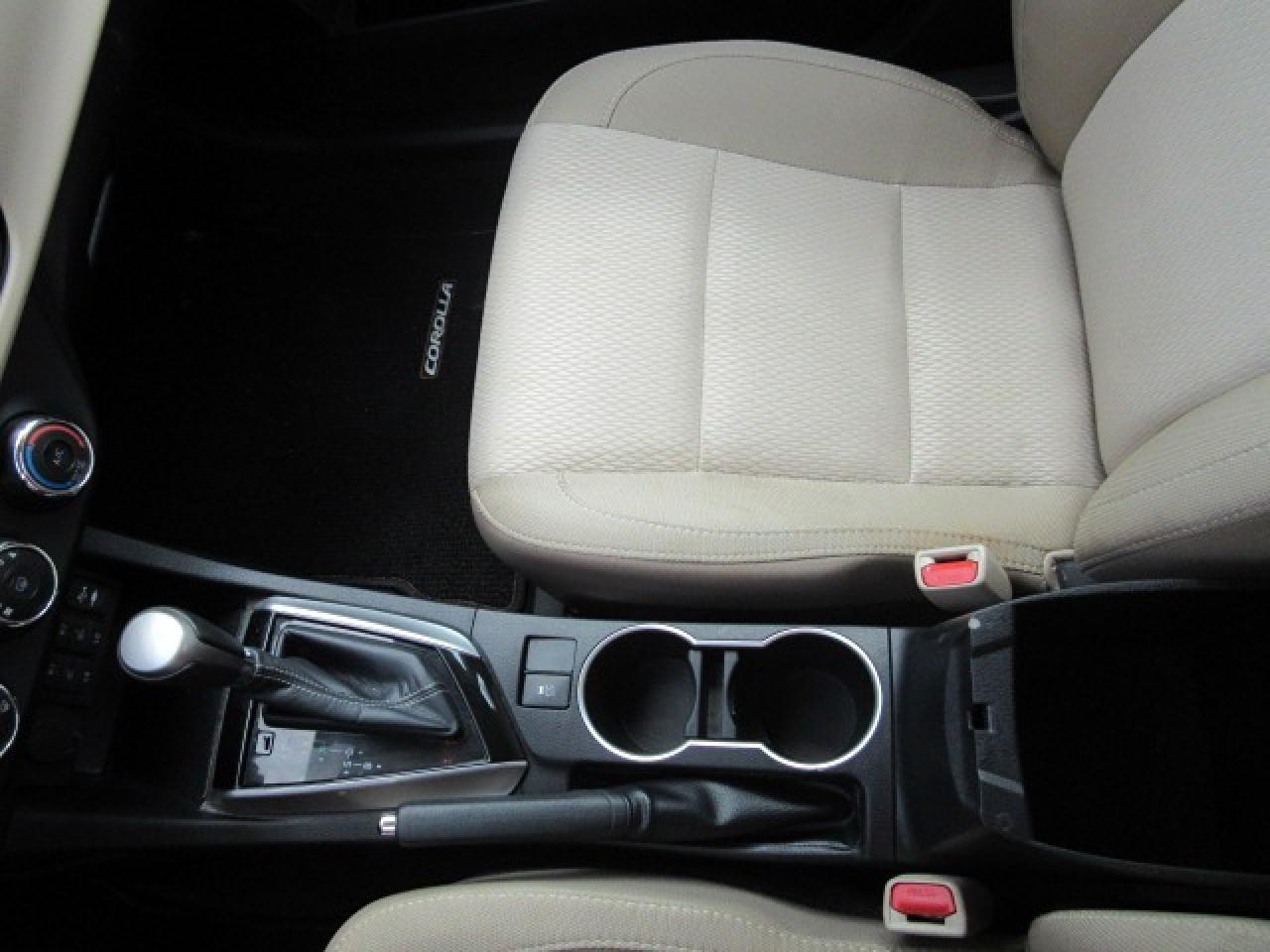 2015 Toyota Corolla LE Photo