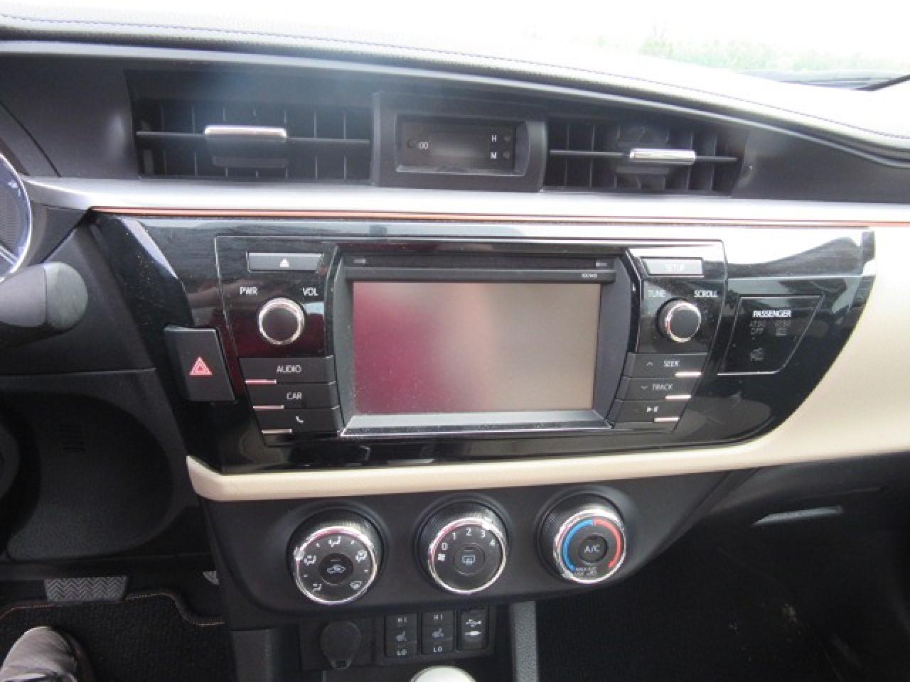 2015 Toyota Corolla LE Photo