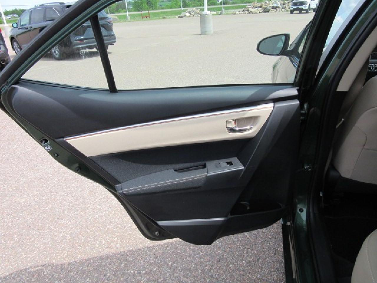 2015 Toyota Corolla LE Photo