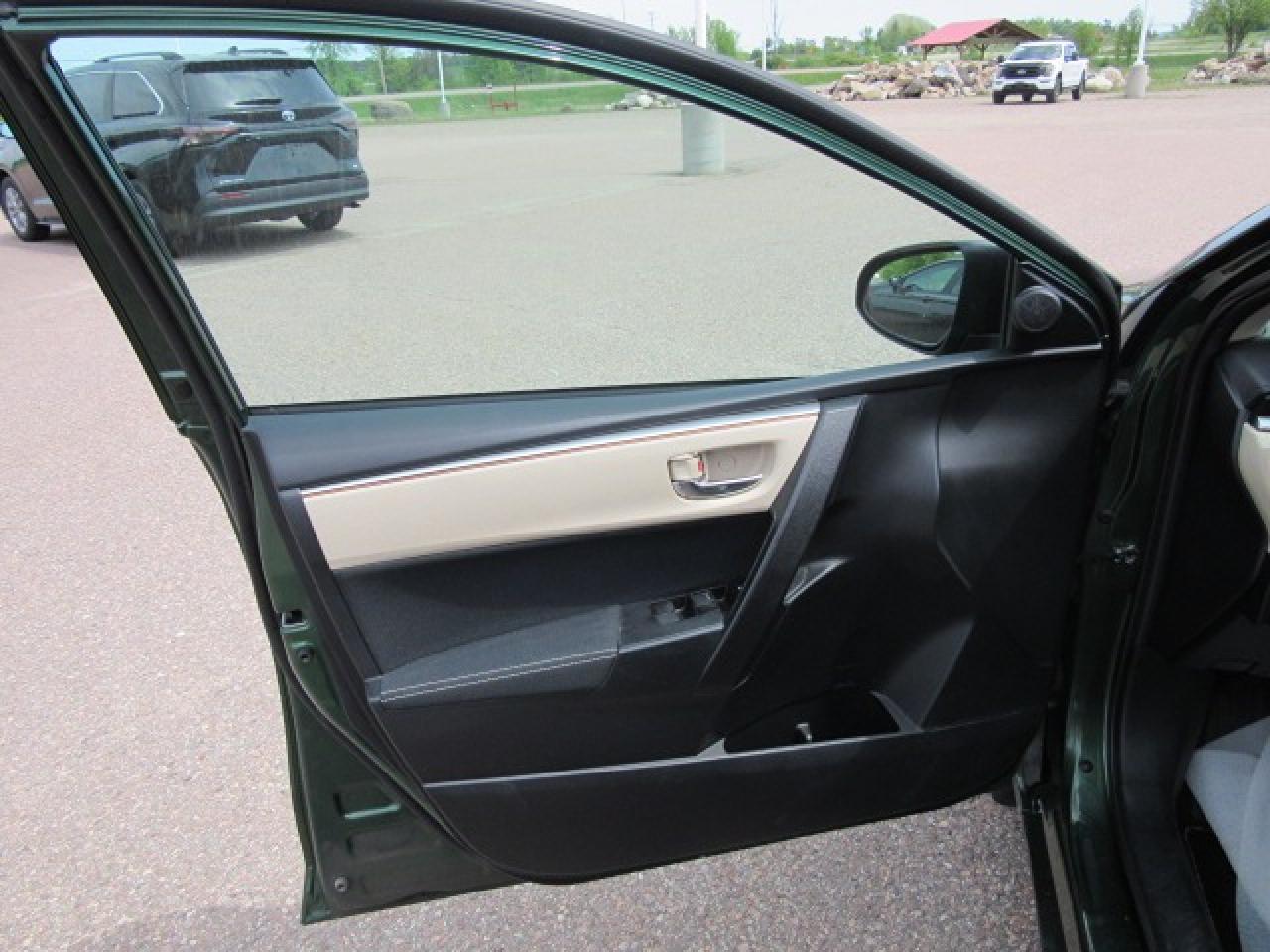 2015 Toyota Corolla LE Photo