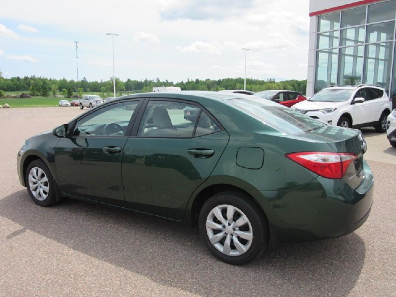 2015 Toyota Corolla LE Photo3