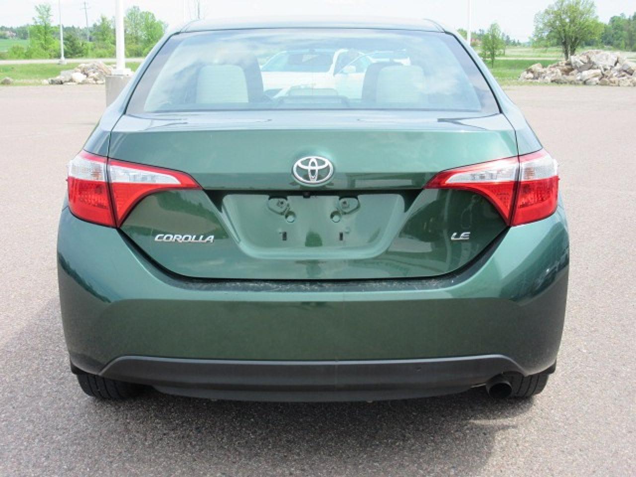 2015 Toyota Corolla LE Photo4