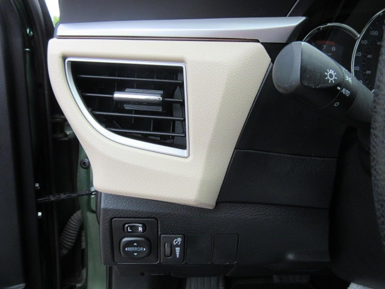 2015 Toyota Corolla LE Photo