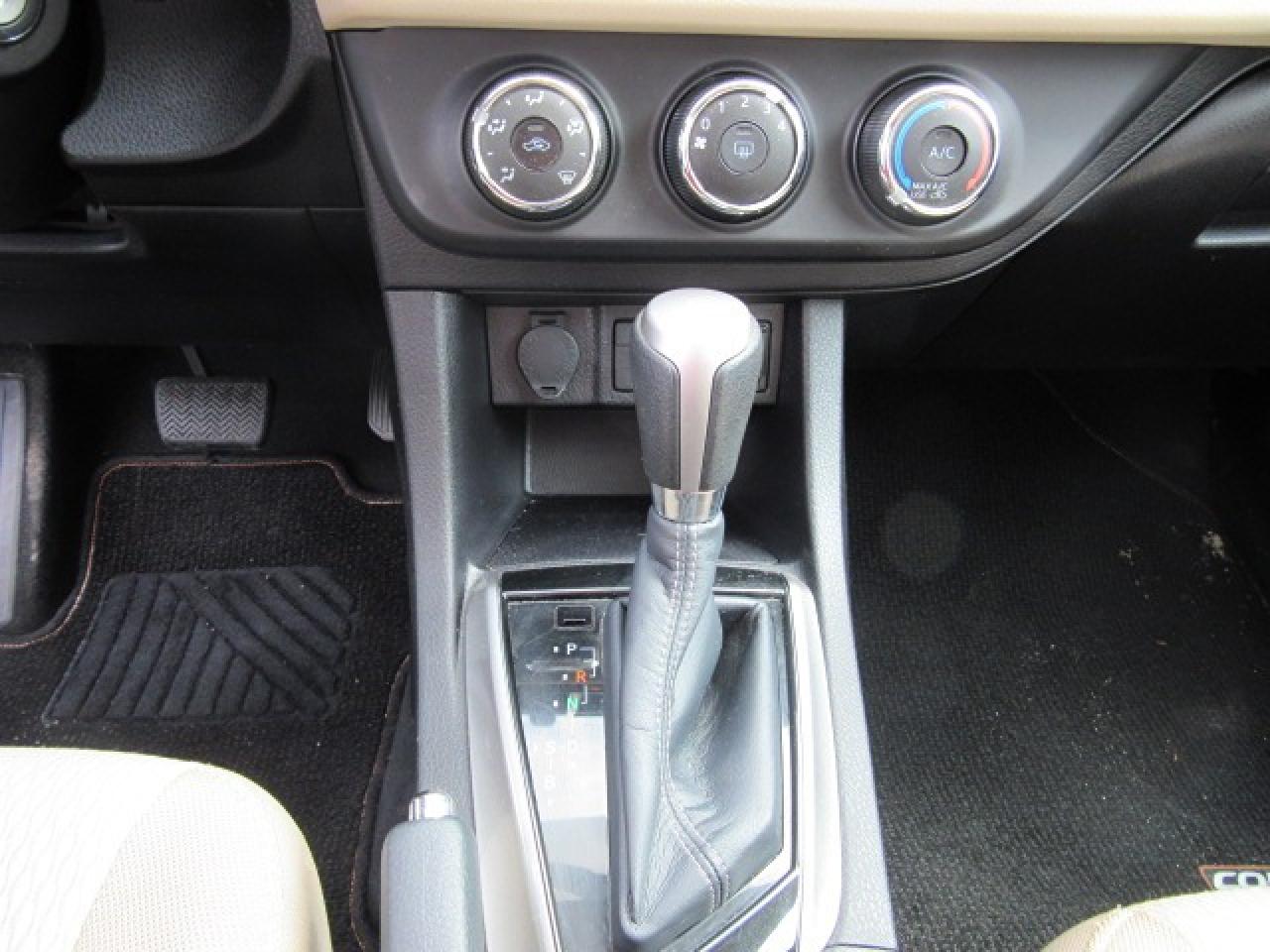 2015 Toyota Corolla LE Photo