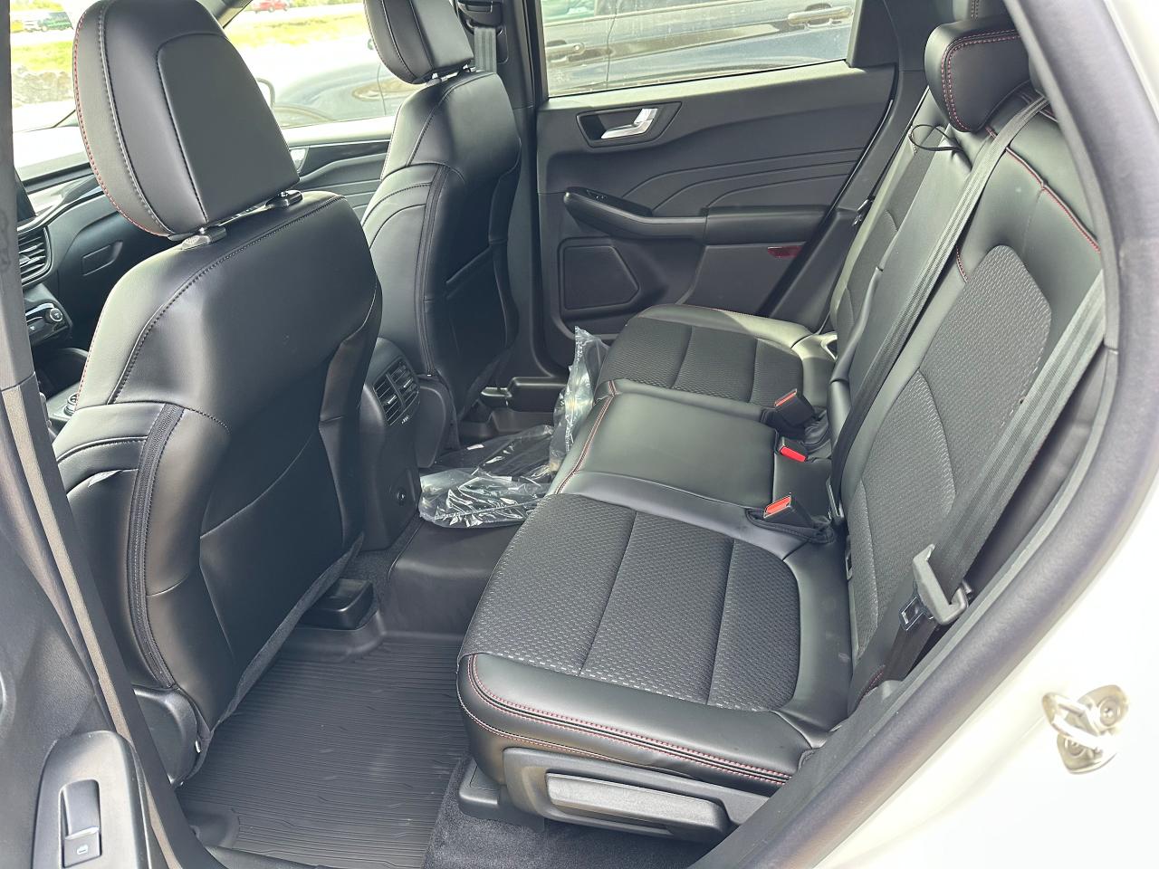 2025 Ford Escape ST-LINE AWD 300A Photo5