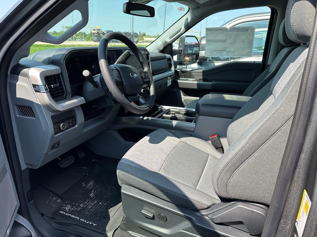2025 Ford F-250 Super Duty SRW XLT 4WD CREW CAB 6.75' BOX Photo5