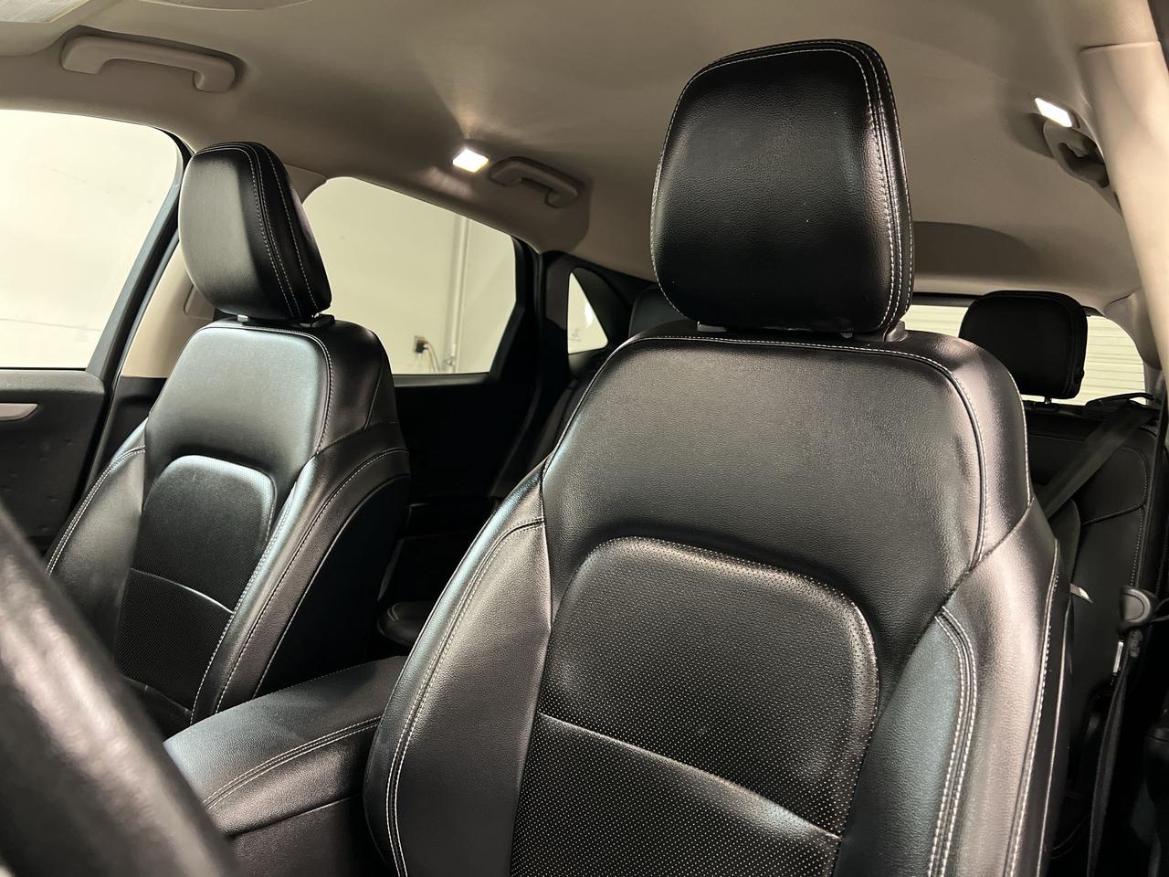 2020 Ford Escape SEL AWD| LOW KMS| LEATHER| HTD SEATS| CARPLAY Photo