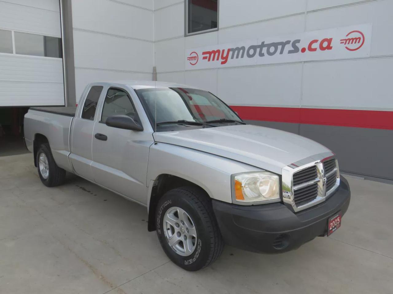 Used 2005 Dodge Dakota ST (**LOW KM!!**ONE OWNER!!**CLEAN TITLE/NO ACCIDENTS!!**SAFETY/CERTIFIED!!**TRAILER HITCH**TUNNEAU COVER**HEATED SEATS**ALLOY RIMS**POWER SEATS**CRUISE CONTROL**CD PLAYER**) for sale in Tillsonburg, ON