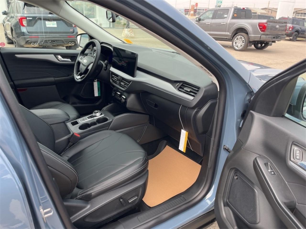 2025 Ford Escape Platinum  - Heated Seats Photo5