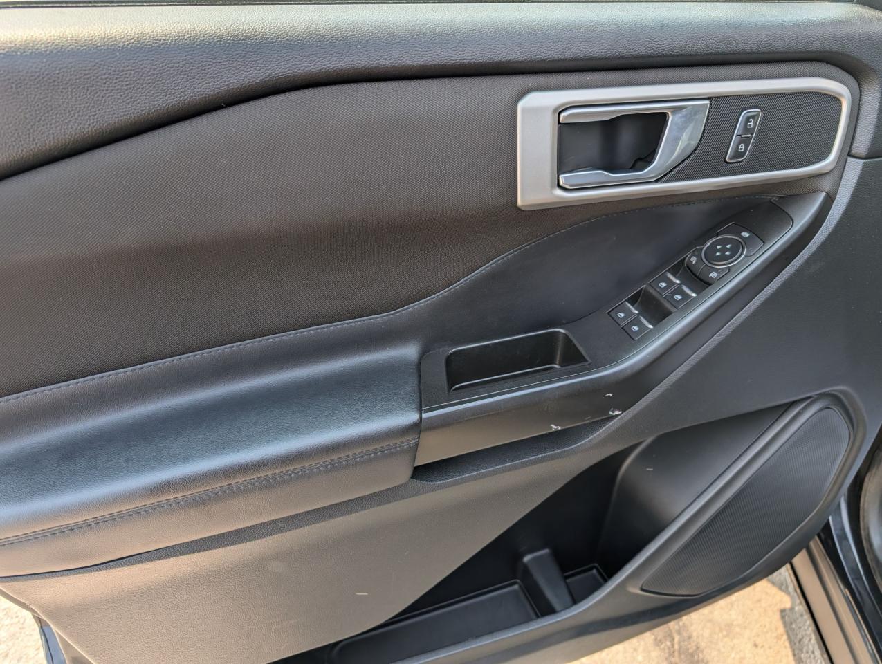 2020 Ford Explorer XLT Photo5