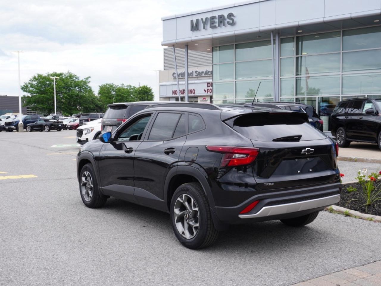 2025 Chevrolet Trax LT  - Sunroof Photo2