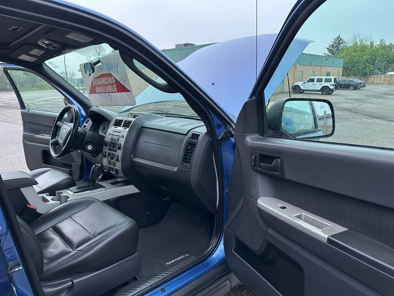 2009 Ford Escape XLT - Photo #25