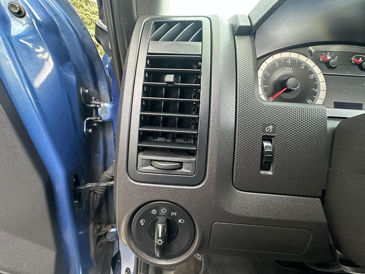 2009 Ford Escape XLT - Photo #24