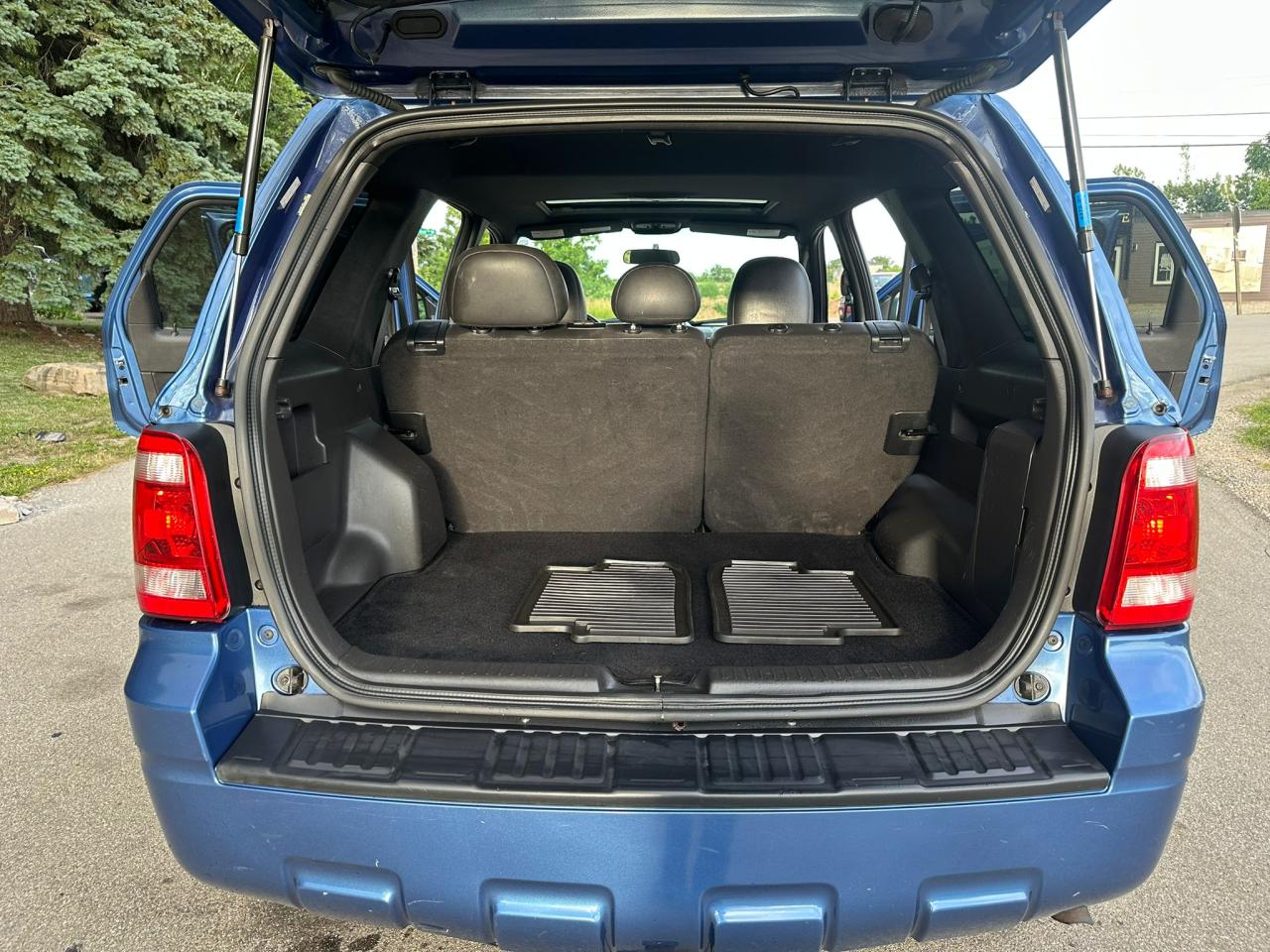 2009 Ford Escape XLT - Photo #15