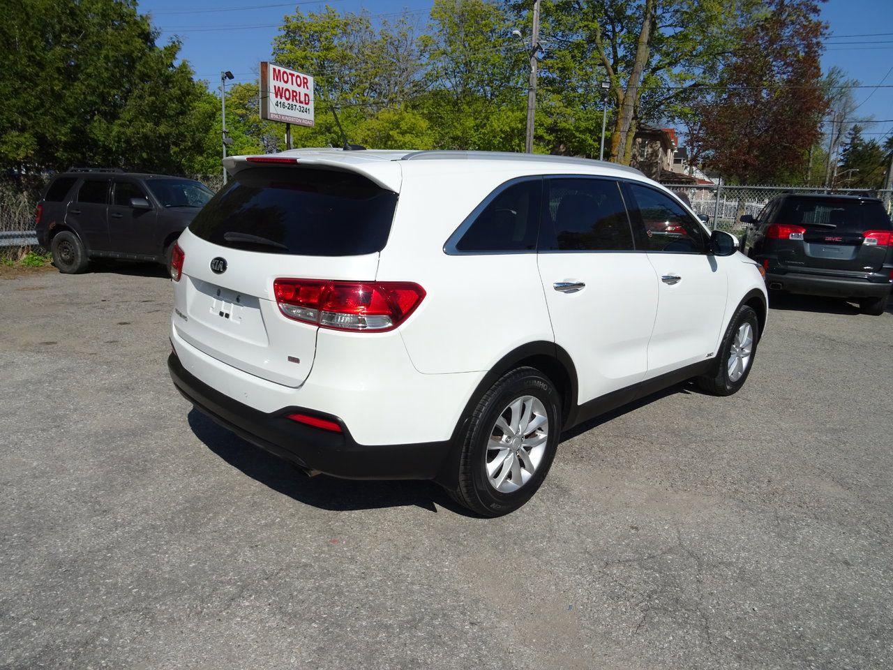 2017 Kia Sorento LX - Photo #6