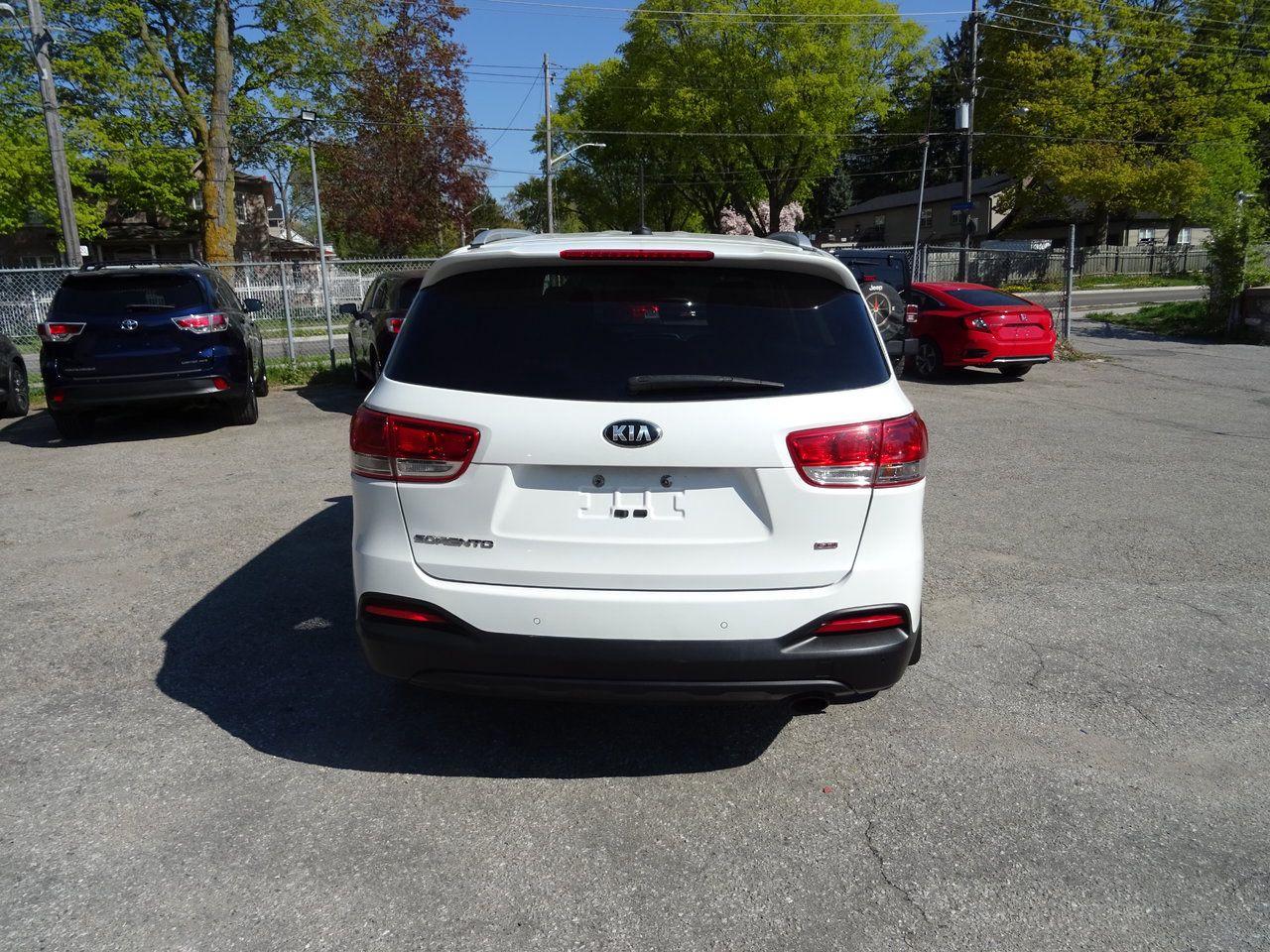 2017 Kia Sorento LX - Photo #7