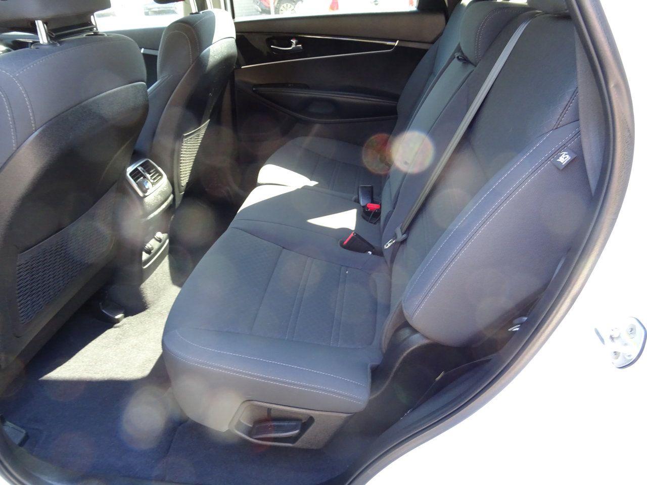 2017 Kia Sorento LX - Photo #10