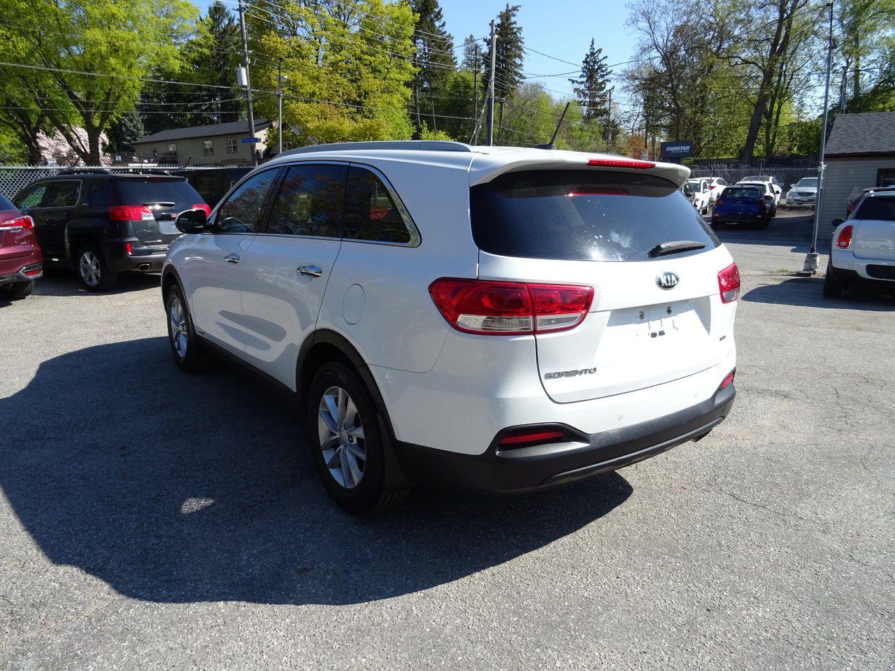 2017 Kia Sorento LX - Photo #8