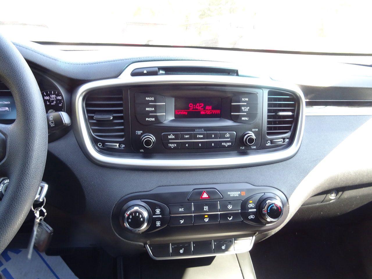2017 Kia Sorento LX - Photo #12