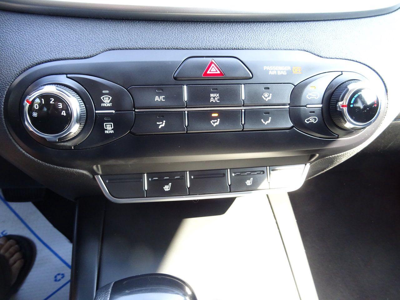 2017 Kia Sorento LX - Photo #16