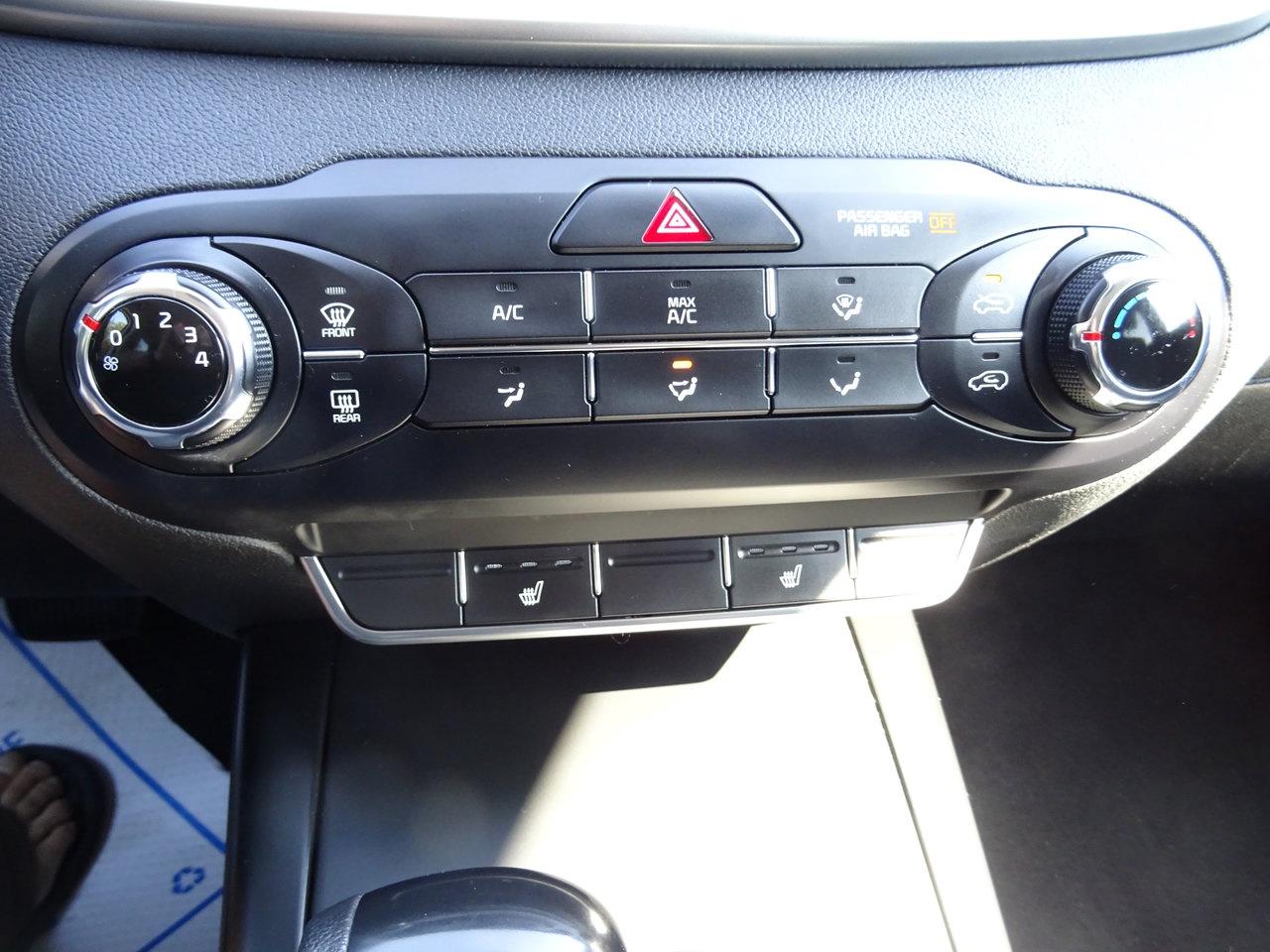 2017 Kia Sorento LX - Photo #18