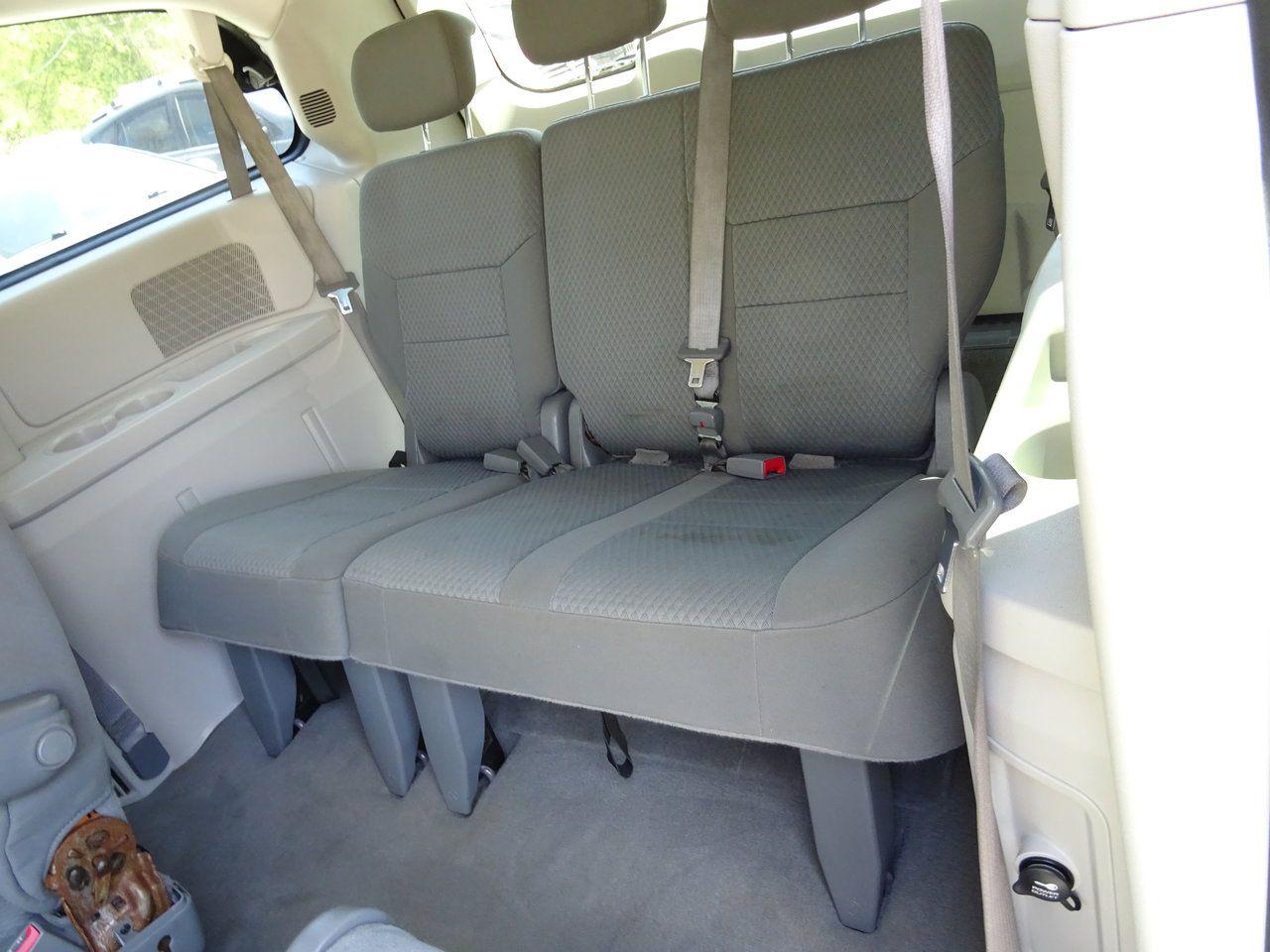 2010 Dodge Grand Caravan SE - Photo #10