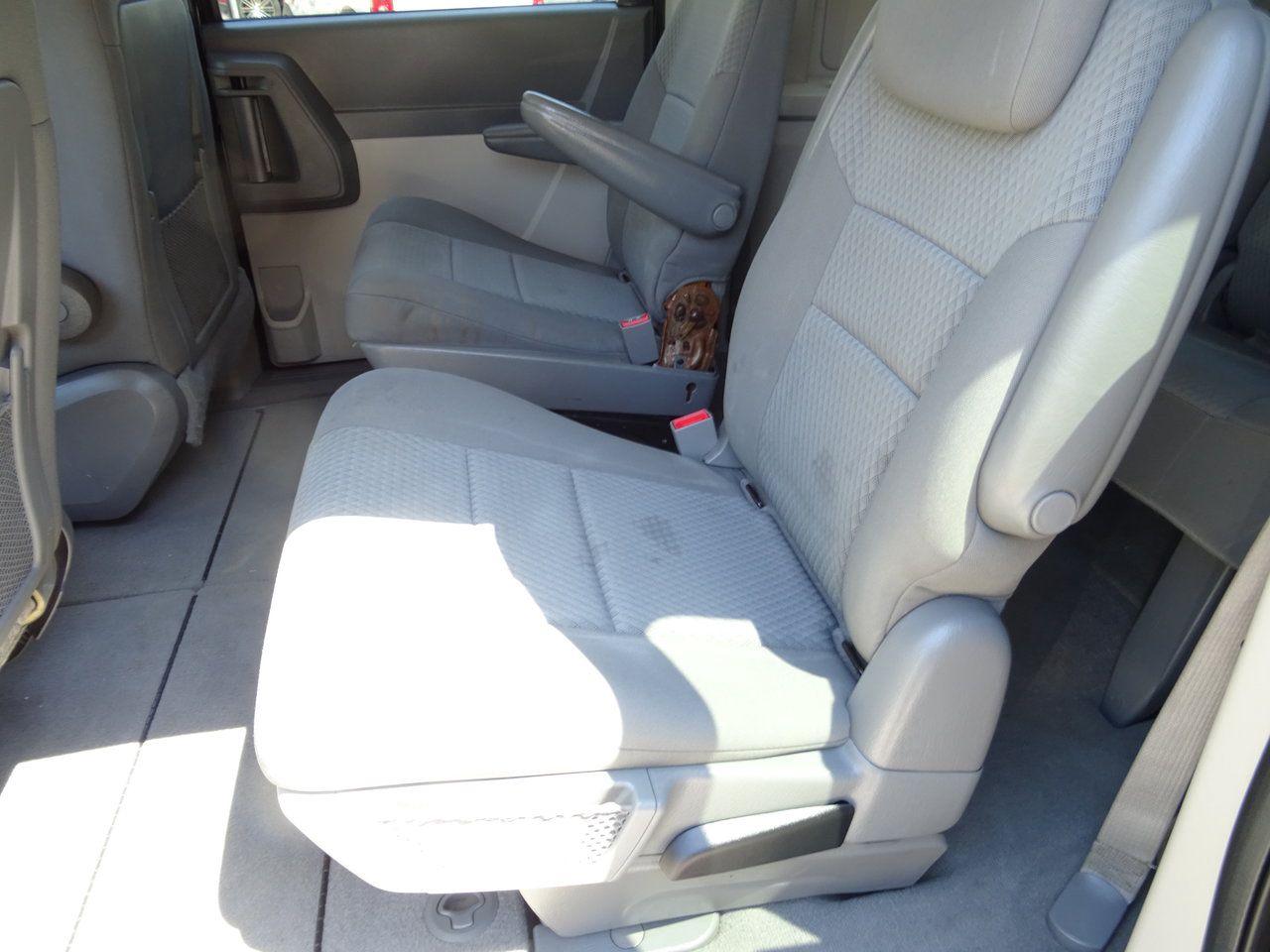 2010 Dodge Grand Caravan SE - Photo #9