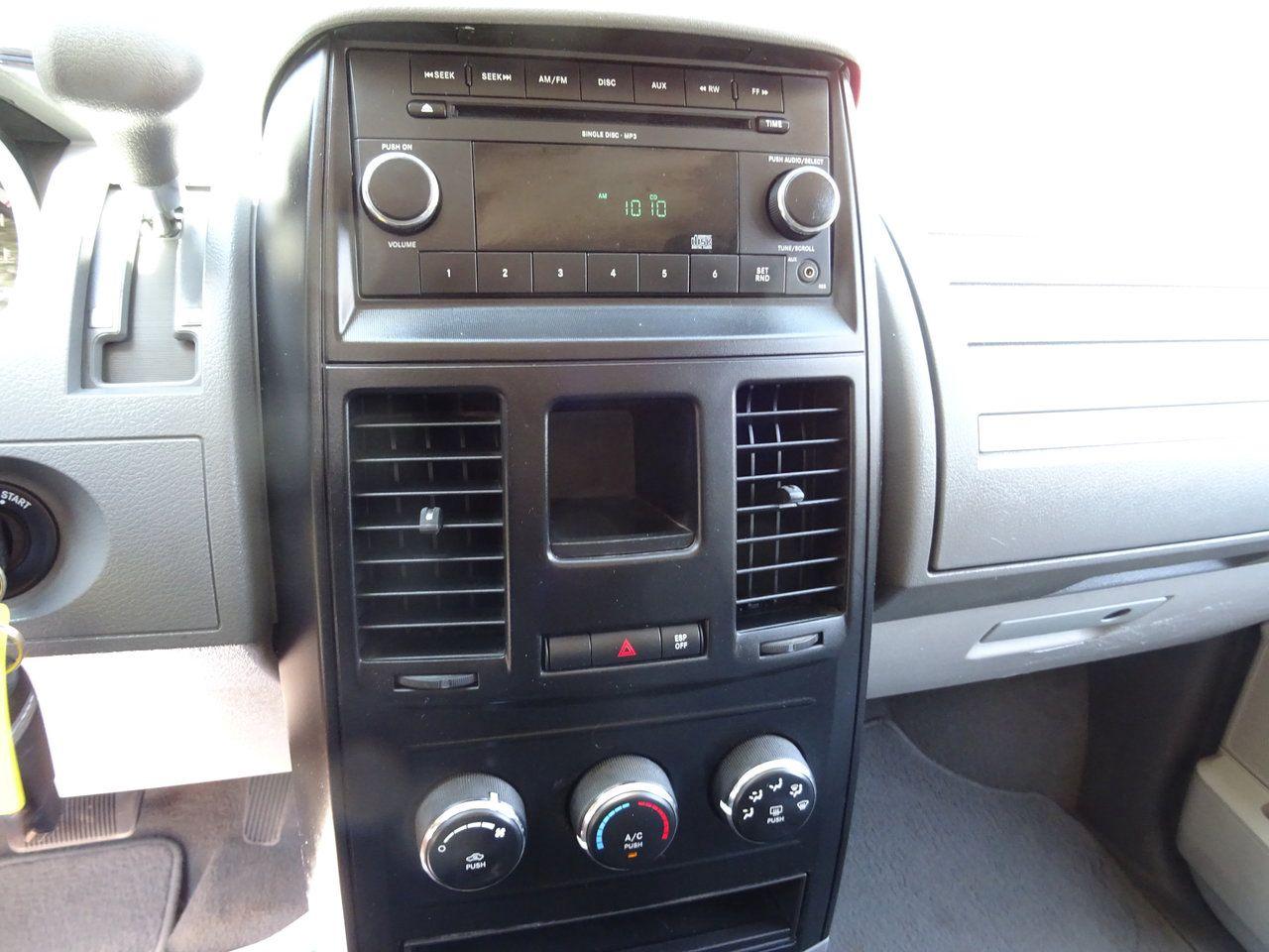 2010 Dodge Grand Caravan SE - Photo #14