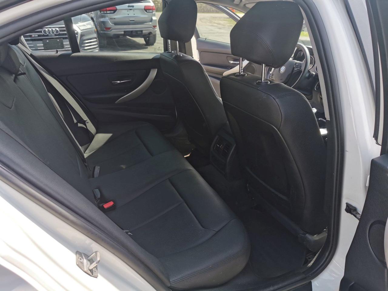 2015 BMW 3 Series 320i xDrive - Photo #16