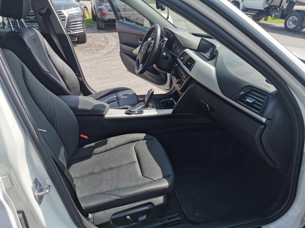 2015 BMW 3 Series 320i xDrive - Photo #18