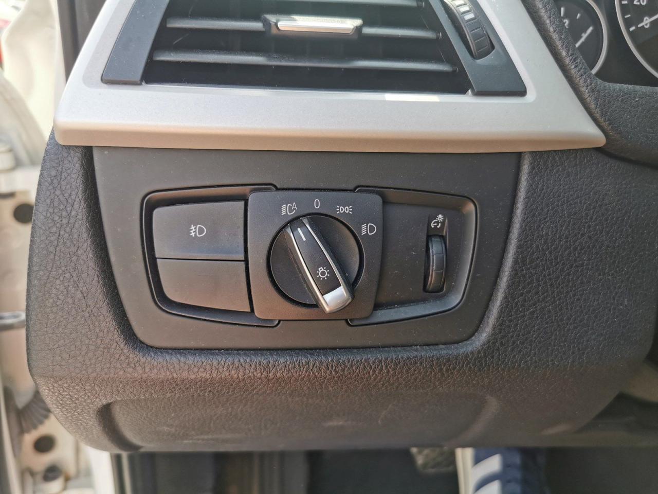 2015 BMW 3 Series 320i xDrive - Photo #21