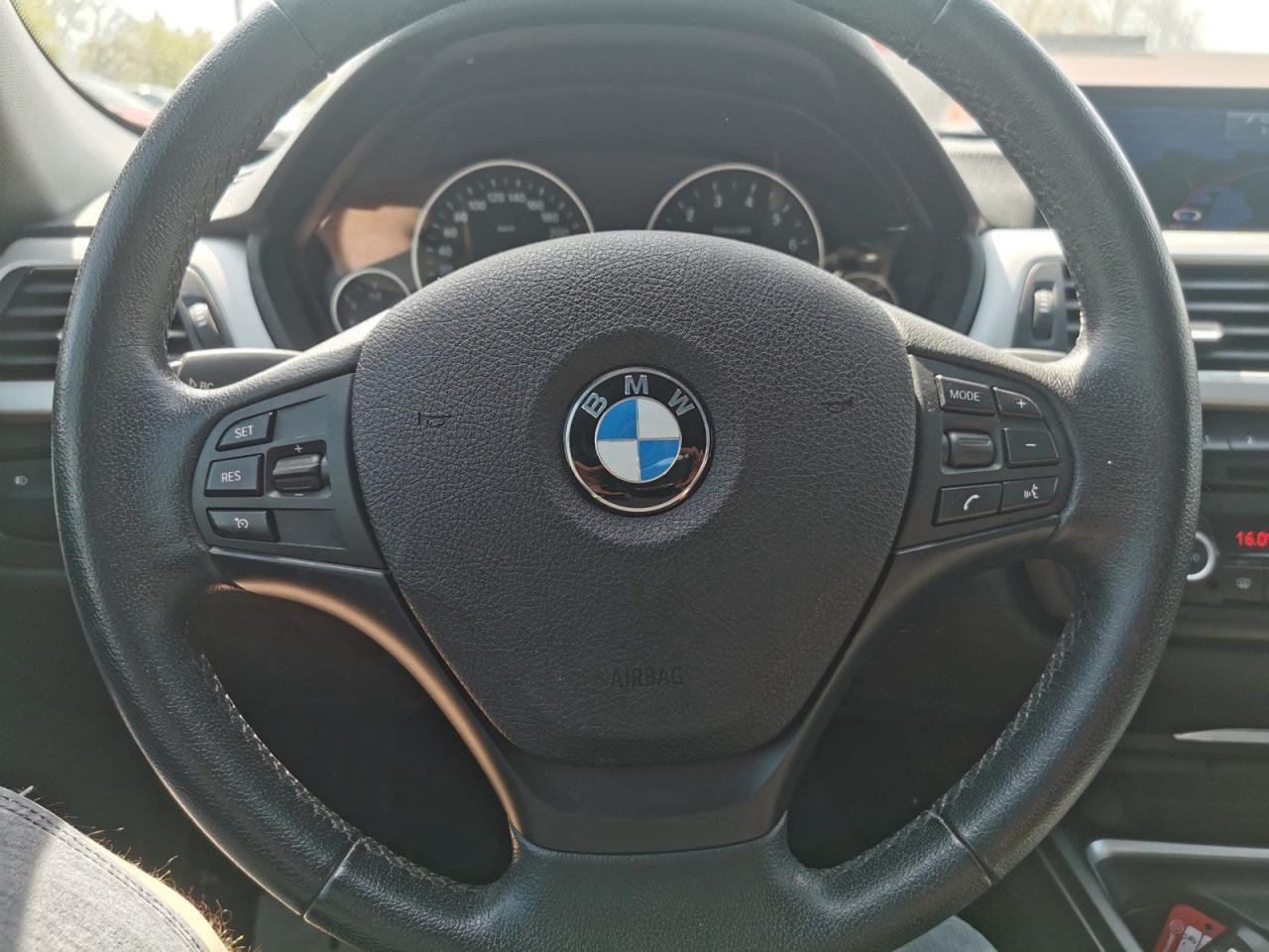 2015 BMW 3 Series 320i xDrive - Photo #22