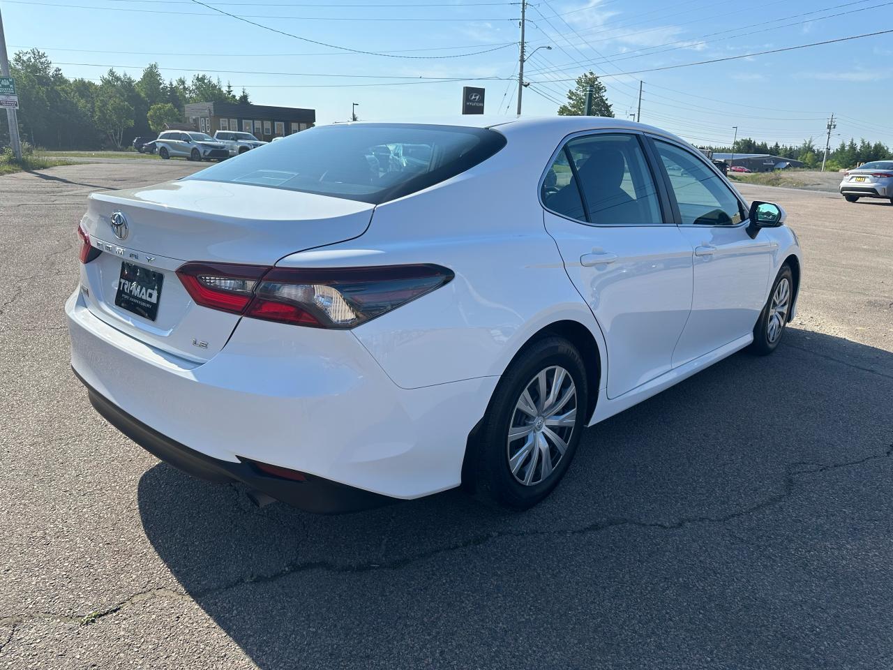 2022 Toyota Camry LE Photo4