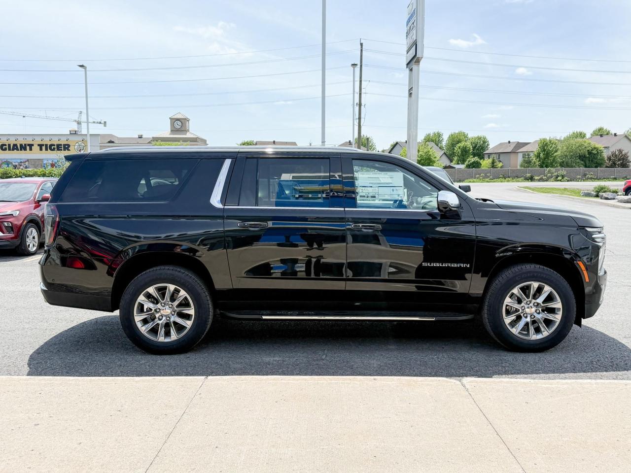 2025 Chevrolet Suburban Premier 3.0L DURAMAX WITH REMOTE START/ENTRY, SUNROOF, HEATED SEATS, HEATED STEERING WHEEL, VENTILATED SEATS, POWER LIFTGATE, BOSE SPEAKER SYSTEM, HD SURROUND VISION Photo