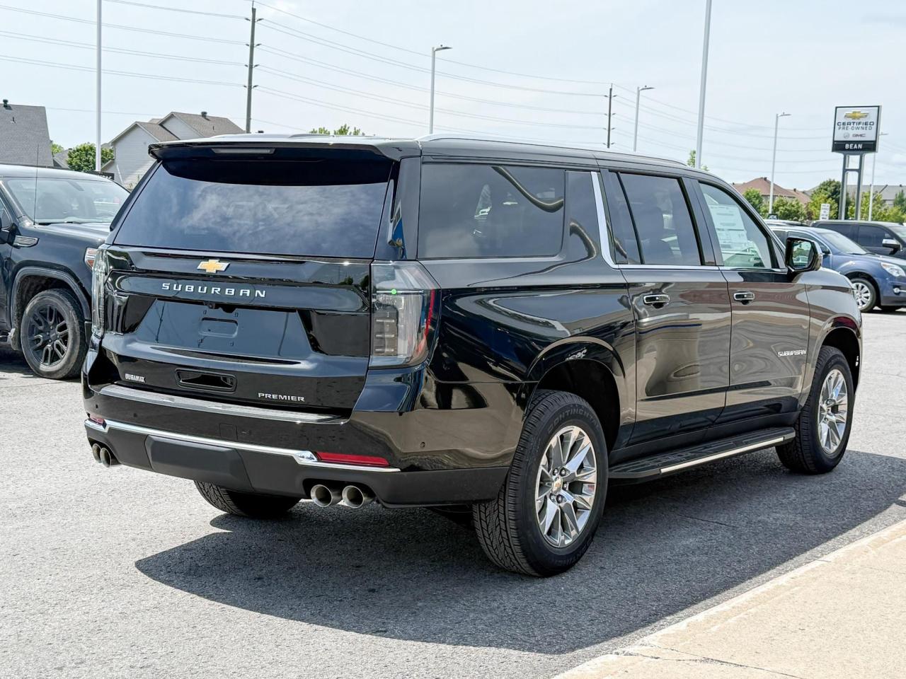 2025 Chevrolet Suburban Premier 3.0L DURAMAX WITH REMOTE START/ENTRY, SUNROOF, HEATED SEATS, HEATED STEERING WHEEL, VENTILATED SEATS, POWER LIFTGATE, BOSE SPEAKER SYSTEM, HD SURROUND VISION Photo