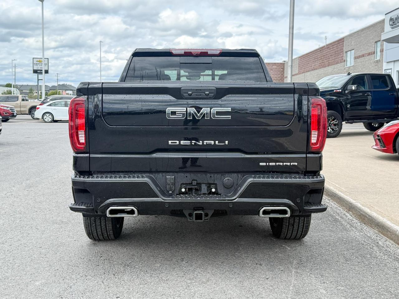 2025 GMC Sierra 1500 Denali Ultimate 6.2L V8 WITH REMOTE START/ENTRY, HEATED SEATS, HEATED STEERING WHEEL, VENTILATED/MASSAGE SEATS, SUNROOF, HD SURROUND VISION Photo3