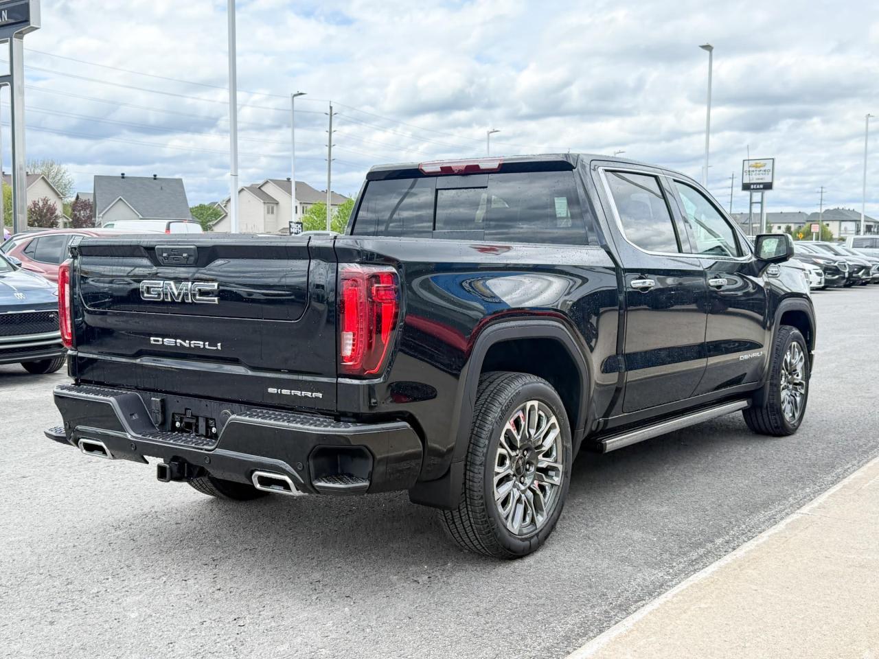 2025 GMC Sierra 1500 Denali Ultimate 6.2L V8 WITH REMOTE START/ENTRY, HEATED SEATS, HEATED STEERING WHEEL, VENTILATED/MASSAGE SEATS, SUNROOF, HD SURROUND VISION Photo