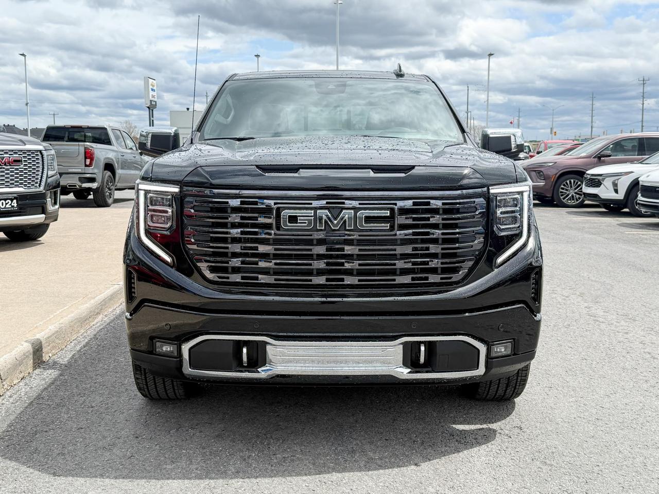 2025 GMC Sierra 1500 Denali Ultimate 6.2L V8 WITH REMOTE START/ENTRY, HEATED SEATS, HEATED STEERING WHEEL, VENTILATED/MASSAGE SEATS, SUNROOF, HD SURROUND VISION Photo