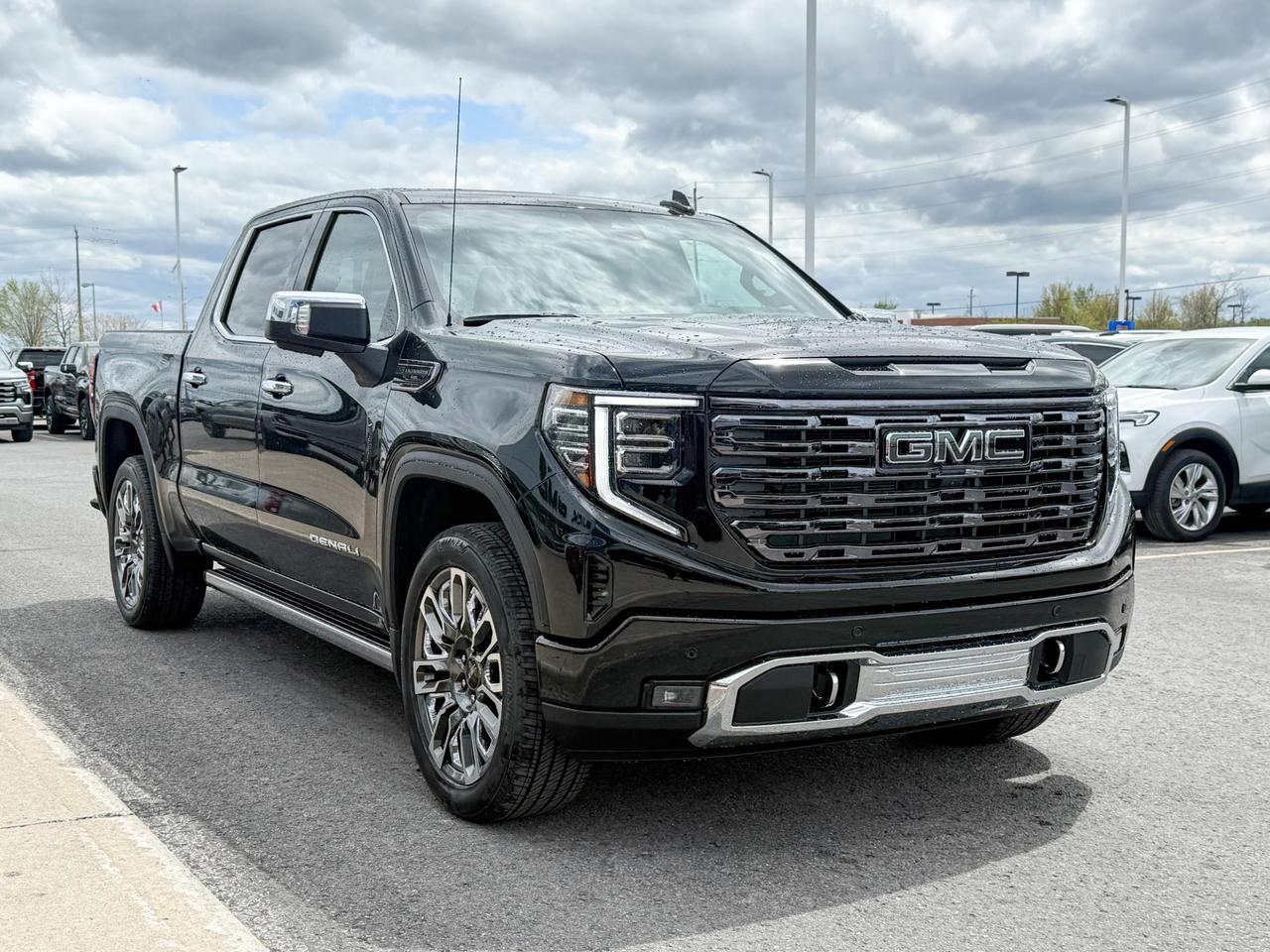 2025 GMC Sierra 1500 Denali Ultimate 6.2L V8 WITH REMOTE START/ENTRY, HEATED SEATS, HEATED STEERING WHEEL, VENTILATED/MASSAGE SEATS, SUNROOF, HD SURROUND VISION Photo