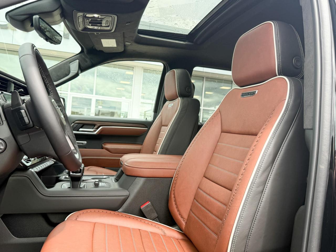 2025 GMC Sierra 1500 Denali Ultimate 6.2L V8 WITH REMOTE START/ENTRY, HEATED SEATS, HEATED STEERING WHEEL, VENTILATED/MASSAGE SEATS, SUNROOF, HD SURROUND VISION Photo