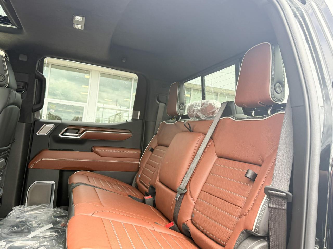 2025 GMC Sierra 1500 Denali Ultimate 6.2L V8 WITH REMOTE START/ENTRY, HEATED SEATS, HEATED STEERING WHEEL, VENTILATED/MASSAGE SEATS, SUNROOF, HD SURROUND VISION Photo