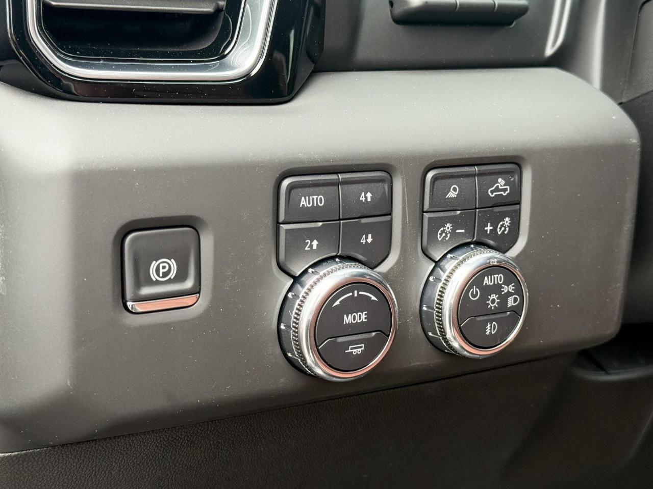 2025 GMC Sierra 1500 Denali Ultimate 6.2L V8 WITH REMOTE START/ENTRY, HEATED SEATS, HEATED STEERING WHEEL, VENTILATED/MASSAGE SEATS, SUNROOF, HD SURROUND VISION Photo