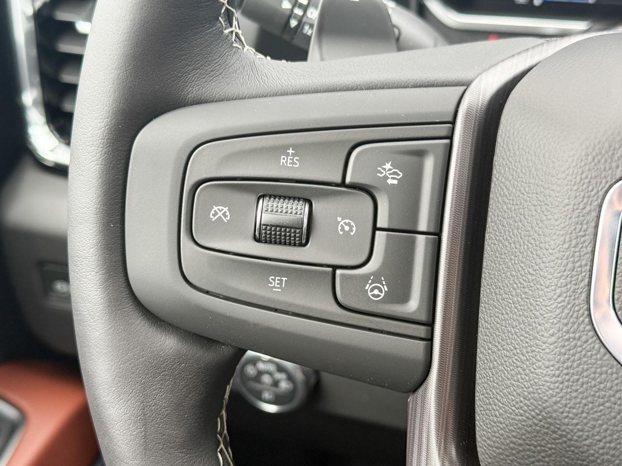 2025 GMC Sierra 1500 Denali Ultimate 6.2L V8 WITH REMOTE START/ENTRY, HEATED SEATS, HEATED STEERING WHEEL, VENTILATED/MASSAGE SEATS, SUNROOF, HD SURROUND VISION Photo