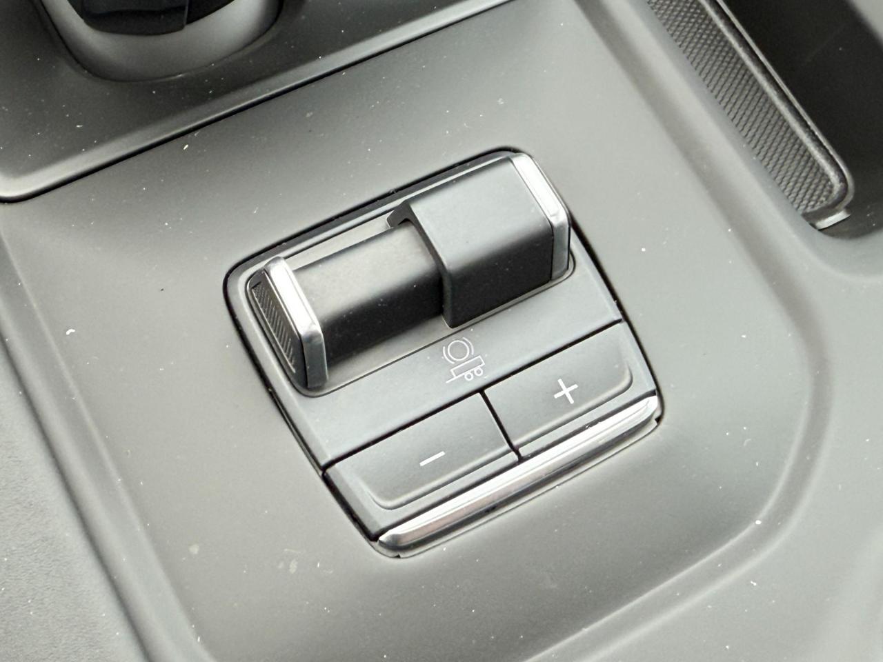 2025 GMC Sierra 1500 Denali Ultimate 6.2L V8 WITH REMOTE START/ENTRY, HEATED SEATS, HEATED STEERING WHEEL, VENTILATED/MASSAGE SEATS, SUNROOF, HD SURROUND VISION Photo