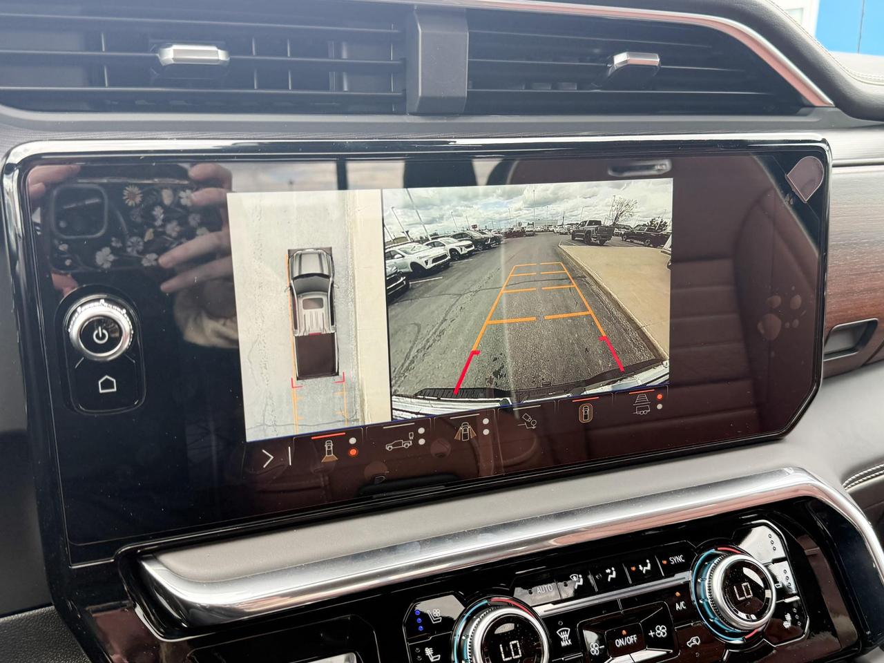 2025 GMC Sierra 1500 Denali Ultimate 6.2L V8 WITH REMOTE START/ENTRY, HEATED SEATS, HEATED STEERING WHEEL, VENTILATED/MASSAGE SEATS, SUNROOF, HD SURROUND VISION Photo