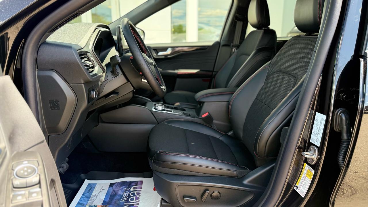 2025 Ford Escape ST-Line Photo5