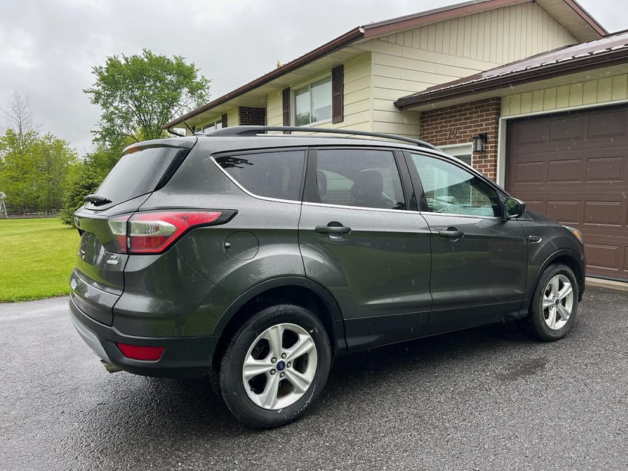 2017 Ford Escape SE - Photo #4