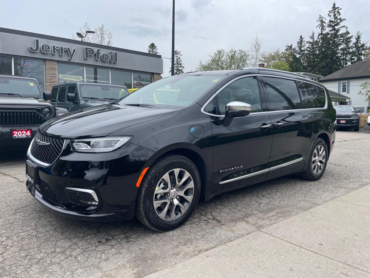New 2024 Chrysler Pacifica Hybrid Pinnacle Hybrid for sale in New Hamburg, ON