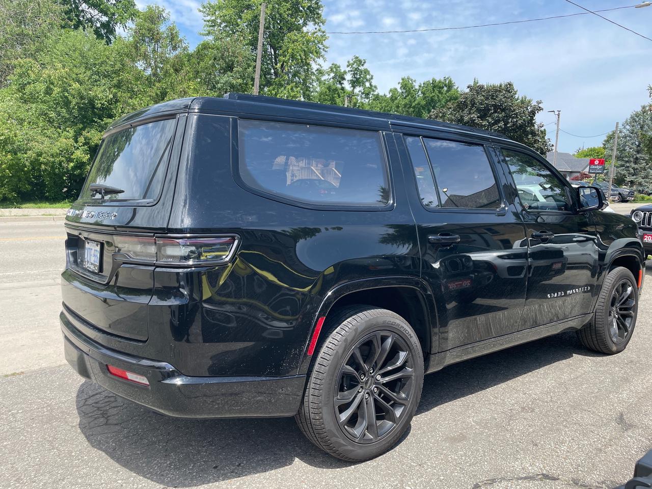 2023 Jeep Grand Wagoneer Series II SUN ROOF! LOW KMS! LEATHER INTERIOR! Photo